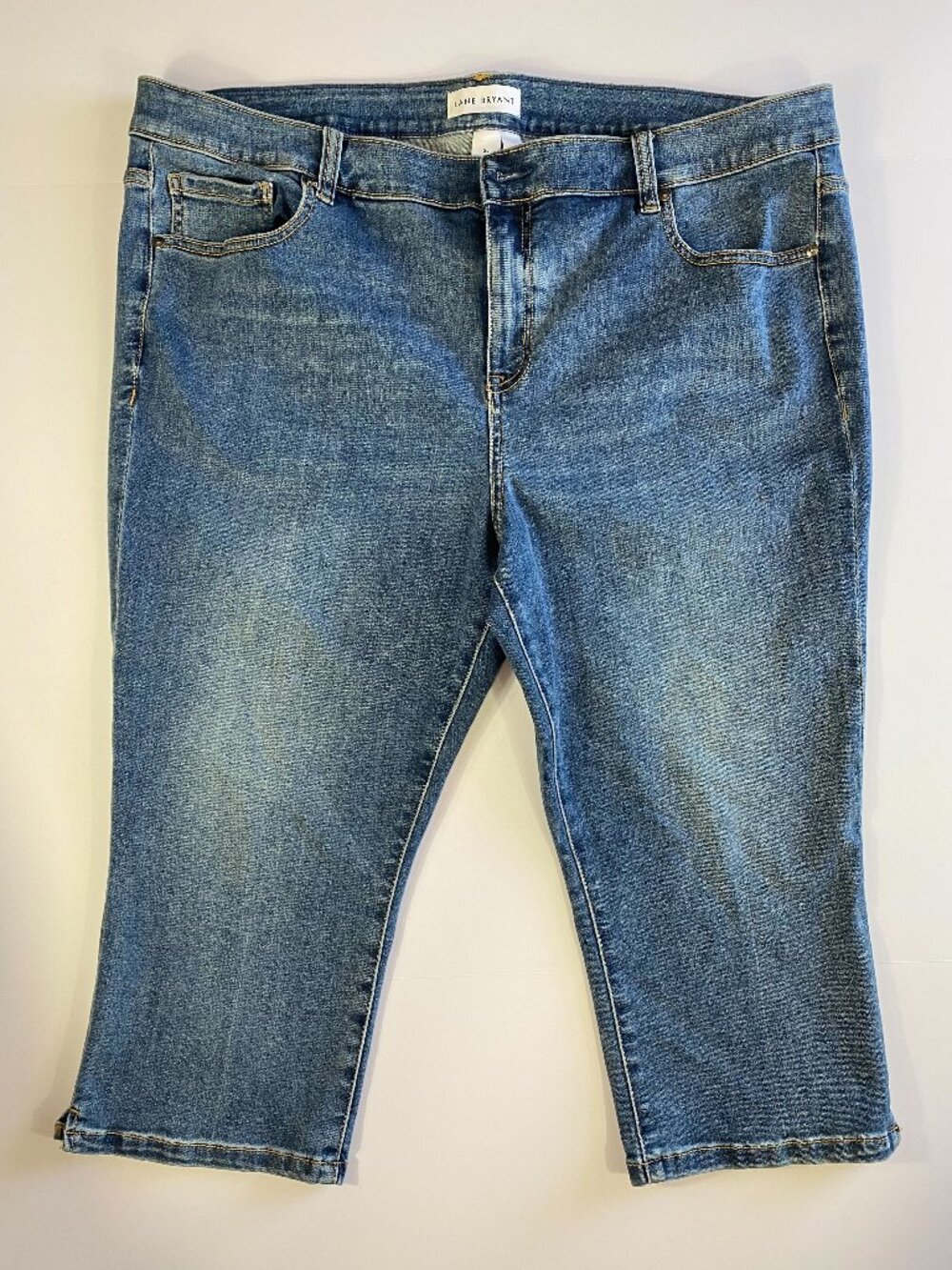 Lane Bryant SZ 22 Low Rise Light Washed Denim Pedal Capris